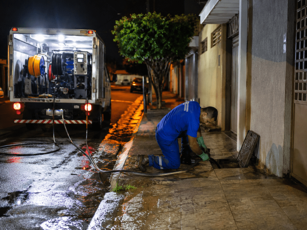 Alagamentos voltam a preocupar moradores e comerciantes do Gama após temporais: desobstrução rápida e sem quebra
